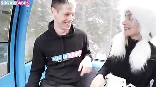 A pretty lady has sex right in the public park