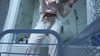The girl wets her pussy in the bathroom, no one sees