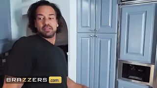 Phoenix Marie cheats on her hubby with his friend in a steamy Brazzers scene