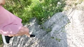 A guy picked up a hot girl and fucked her in the car outdoors