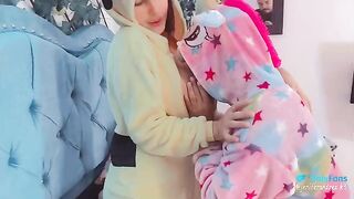 A trio with a pregnant woman of 6 months, who takes great pleasure