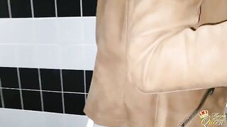 A guy fucked a girl in the public toilet, it was risky