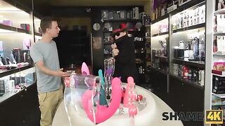 The trickster led a mature neighbor who loves dildos from a sex shop to a father's bedroom