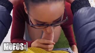 Andreina DeLuxe agreed to pose for money while studying with Jordi