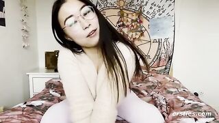 A pretty Chinese girl was very happy to make a masturbation video for you