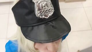A police girl arrived at the apartment to catch a robber