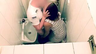 Tinder date ends with a hot quickie in a restaurant toilet