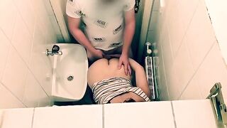 Tinder date ends with a hot quickie in a restaurant toilet