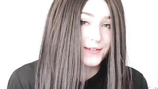 Samsung Girl fucks guy after assisting with phone issue