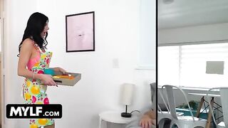 The perfect housewife Piper Press with huge boobs who loves to fuck