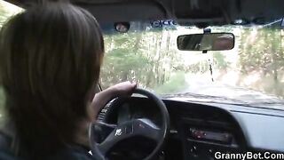 Old granny getting banged after giving a blowjob