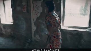 A girl was fucked by strangers in an abandoned house, a daring act