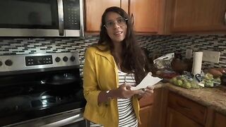 My stepmom has a big ass and she squirts like Jolla PR