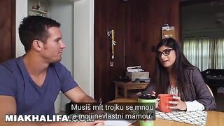 Můj přítel mi nedovolí mít trojku, takže jsem se spojoval s dvěma černochy