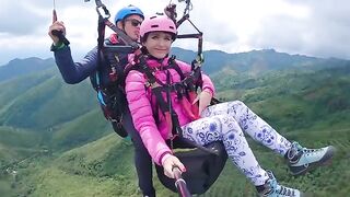 Sexx Sexxx squirts while paragliding 2200 m above the sea in a daring stunt
