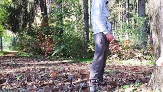 A risky sex game in the park with a stranger and his cock