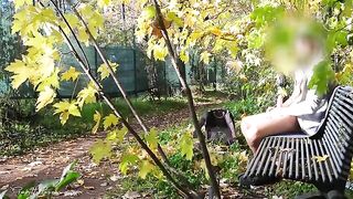 A risky sex game in the park with a stranger and his cock