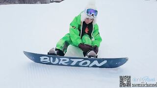A girl tried snowboarding without clothes at the ski resort