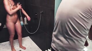 The guy came to the shower and was fucked by a narrow bitch