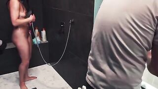 The guy came to the shower and was fucked by a narrow bitch