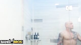 Mia Malkova ambushed her stepbrother, Derrick Pierce, with her iconic booty