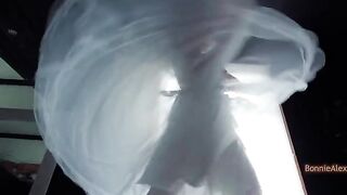 The bride found a dress and had sex with her husband on their wedding night