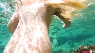 Babe fucked in her ass on the beach under water