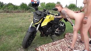 A hot MILF has fun with a stranger on a picnic and gets cum in her mouth