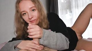 A cute 18-year-old girl shared her thoughts on love in a steamy chat