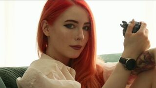 A sexy girl agreed to have sex for a gift at her workplace