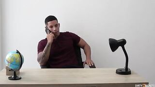 An 18-year-old girl fucks with the agent who wanted to meet her big cock