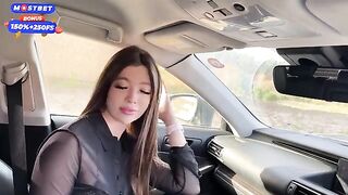 A girl made a blowjob right in the car, risking much
