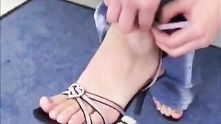 The juicy brunette makes a stunning blowjob and fucks beautifully