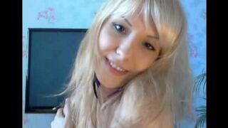 Blondie plays with her pussy using her fingers in a hot way