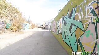 A guy right on the street fucked a girl he met passers-by