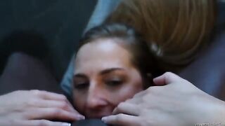 Two beauties are not embarrassed to lick each other’s pussies