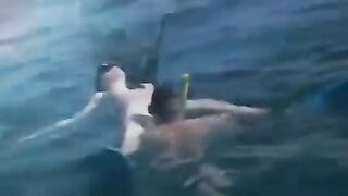 Underwater sex of two aqualangists at sea bottom