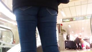 A girl with such forms is fucking like a pro