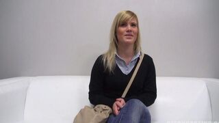 A 25-year-old woman came to porn casting and was fucked by a huge dick