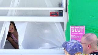 A man fucked his girlfriend in a mobile diner, she took cum on her tits
