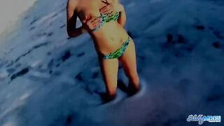 Iraqi girl with a natural slender body shows all her charms