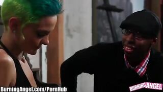 The emo girl lets her lover take her tight ass in a passionate session