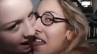 Young girl has sex with a guy in the hostel
