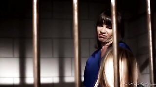 Two lesbian prisoners fucked each other in the cell without using their hands