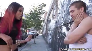 Mulatochka Nicole Apples shows how to use the engine of pleasure
