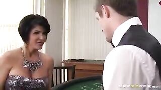 A girl lost a card game and had to pay with her mouth and pussy