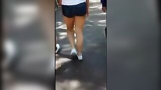 A hot girl with a great ass is peeking on camera