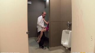 A girl fucked in the restaurant toilet with waiter
