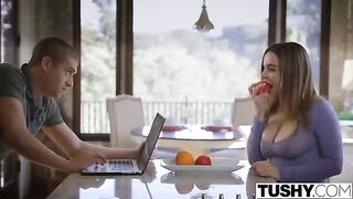 After a breakfast with her husband, Natasha Niis went on to please him