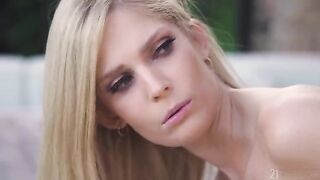 A hot blondie gets anal sex early in the morning at home